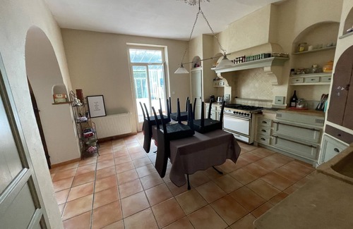 Montelimar Villa | Villa de Maître, Piscine et Grand Jardin en Plein Montelimar