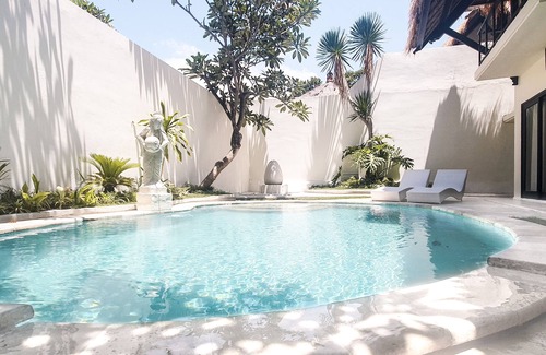 Sunset Road Villa | Villa de Malicott Athena