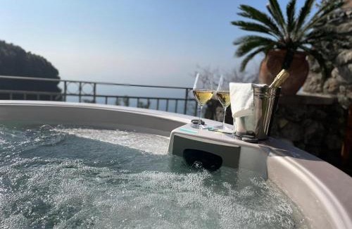 Laurito Villa | Villa De Rosa