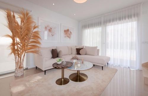Los Alcázares Villa | Villa de Sol in Los Alcazares with 4 bedrooms, private swimming pool, sauna and jacuzzi.