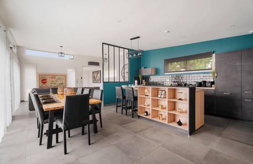 Bruz Villa | Villa 'De Standing' con piscina privada, Wi-Fi y aire acondicionado