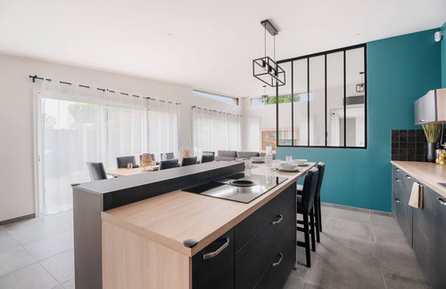 Bruz Villa | Villa 'De Standing' con piscina privada, Wi-Fi y aire acondicionado