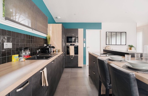 Bruz Villa | Villa 'De Standing' con piscina privada, Wi-Fi y aire acondicionado