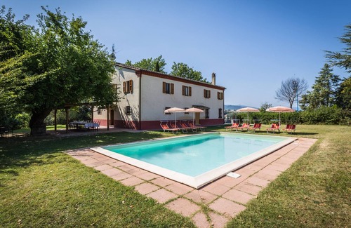 Pergola Villa | Villa dei Sapori piscina en las colinas de las Marcas, a 45 minutos de la costa del Adriático