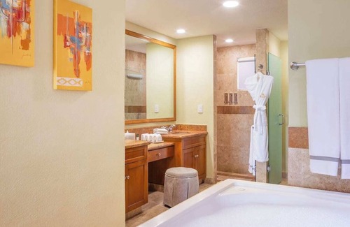 Centro Hotel | Villa Del Arco Beach Resort & Spa 7th Floor Ocean View Suit. Sleeps 4.