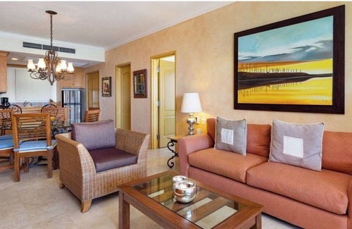 Centro Complejo | Villa Del Arco located on the pristine Medano Beach