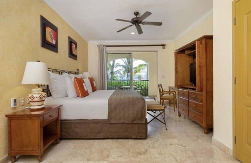 Centro Complejo | Villa Del Arco located on the pristine Medano Beach