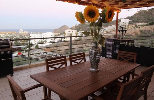 Libertad Condominio | Villa del Cielo .. Penthouse 1BDR con vista a la Marina Cabo San Lucas..Relájate!