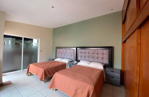 San Luis Potosí Villa | Villa delfines, suite, alberca y 4 habitaciones