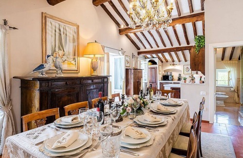 Vorno Casa | Villa delle Viole: An elegant and welcoming two-story apartment that is part of a villa immersed in a splendid landscape, in a lovely little hamlet, with Free WI-FI.