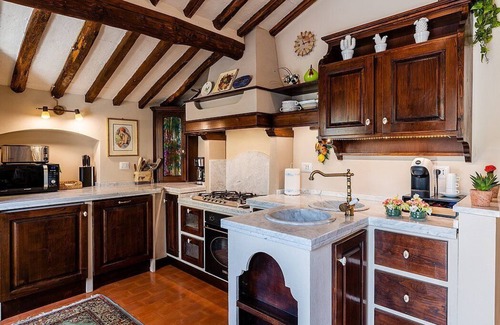 Vorno Casa | Villa delle Viole: An elegant and welcoming two-story apartment that is part of a villa immersed in a splendid landscape, in a lovely little hamlet, with Free WI-FI.