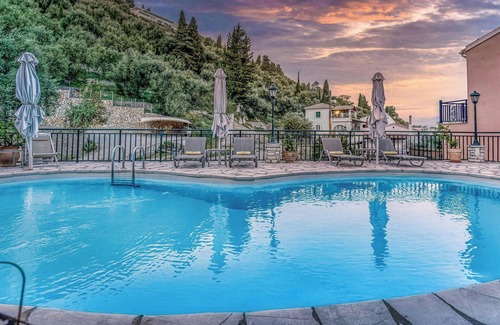 Katavolos Apartamento | Villa Delphine by Tsiolis family ★ shared pool
