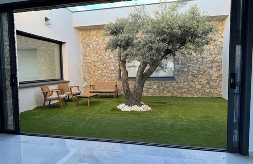 Quartier des Espesses Villa | 🏡 Villa des 5 Sens - Elegance, Space and Serenity at the gates of Nîmes