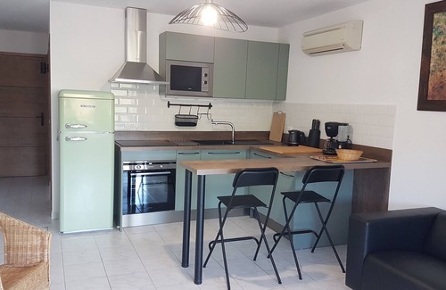 Bormes-Les-Mimosas Casa | Very nice air-conditioned rental 5 minutes from the sea with swimming pool and private parking.