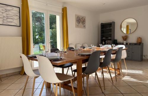 Tracy-sur-Mer Villa | Villa des pontons Maison 5 chambres avec grand jardin clos et belle terrasse séjour spacieux lumineux à 2 kms de la plage d'Arromanches près de Bayeux, Omaha beach - table de ping pong - garage
