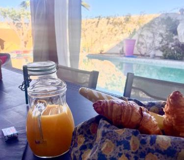 Pinet Cama Y Desayuno | Villa Des Romieux