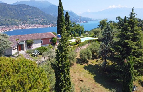 Cunettone-villa Villa | Villa con piscina privada e impresionantes vistas al lago en un gran parque privado, capacidad para 12 personas
