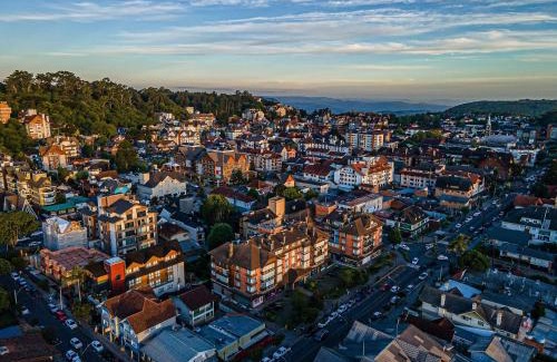 Gramado City Centre Apartamento | Villa Di Pietro 502 - Apto no coração de Gramado 400 metros Rua Coberta