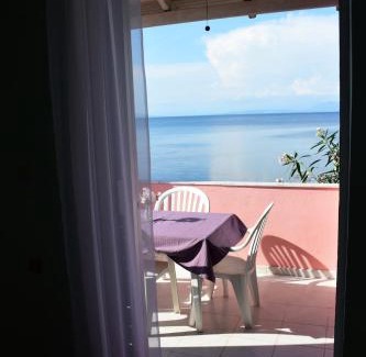 Notos Casa | Villa Diana Beachfront Vacation Home