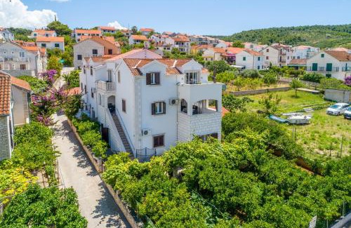 Sutivan Apartamento | Villa Dinka