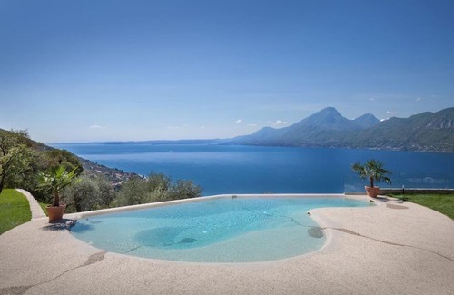 Brenzone sul Garda Apartamento | Villa Divina22-APT Armonia-Con Piscina e vista lago