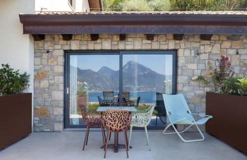 Brenzone sul Garda Apartamento | Villa Divina22-APT Armonia-Con Piscina e vista lago