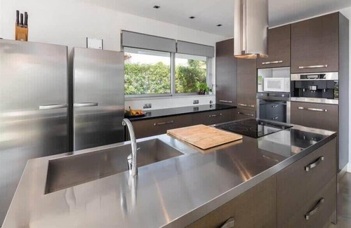 Ferragudo Villa | Villa Dodola - 5 bedroom modern style villa - great views of river! Walk to rest