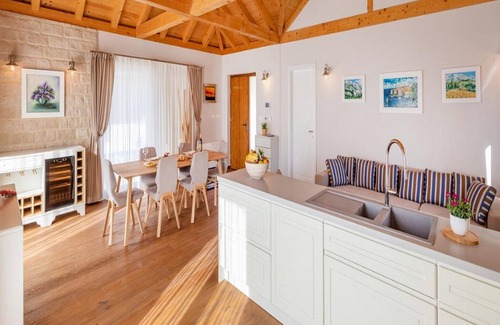 Ljuta Villa | Villa Doline - Villa de 2 dormitorios con piscina y parque infantil