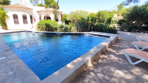 Les Tres Cales Casa | Villa Dos Calas - Bonita Villa de estilo rustico y piscina de agua salada
