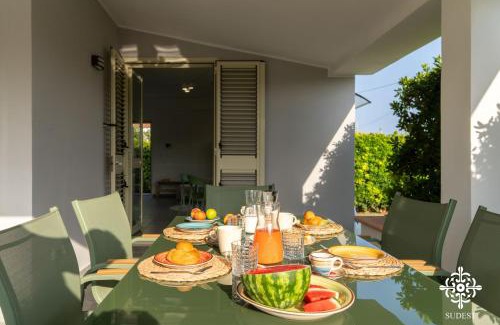 Arenella Villa | Villa Due Mari - Seaside retreat with private pool