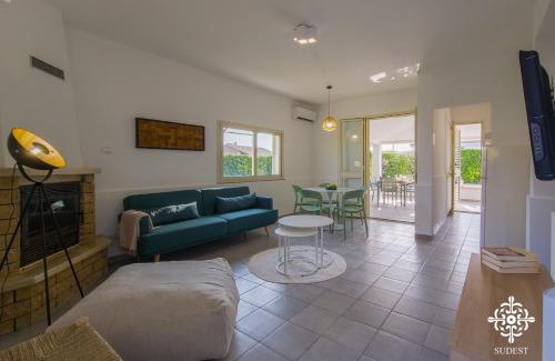Arenella Villa | Villa Due Mari - Seaside retreat with private pool