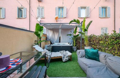 Ripamonti Corvetto Villa | Villa Duomo - Jacuzzi e Terrazzo - Cinema - Free Parking - Gym