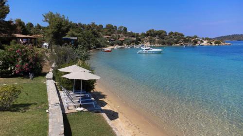 Sithonia Villa | Villa Egeo - Beachfront Paradise, Private Beach, Starlink, BBQ