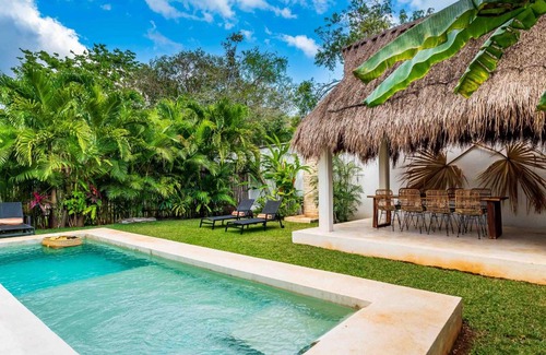 Área de La Veleta Villa | Villa Ek'Balam & Villa Flamingo, Luxury Villas, Private Pool, Private Garden, Jacuzzi, 24h Security