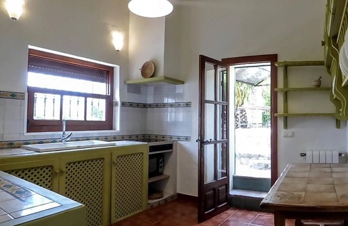 Montecorto Villa | Villa "El Cortijo" con vistas a la montaña, piscina privada, terraza, A/C y Wi-Fi