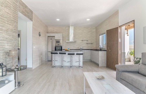 Barbate Casa | Villa 'El Olivar 1' con vistas a la montaña, Wi-Fi y aire acondicionado