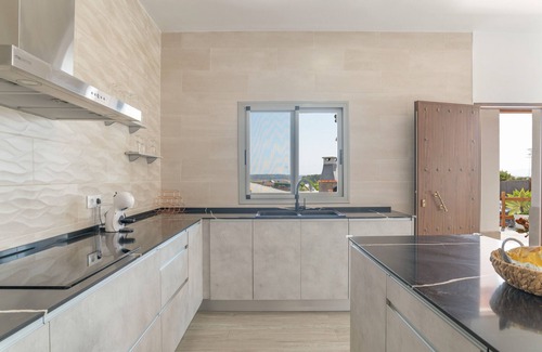 Barbate Casa | Villa 'El Olivar 1' con vistas a la montaña, Wi-Fi y aire acondicionado