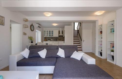 Ist Casa | Villa Elen