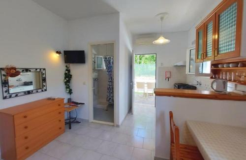 Agios Gordios Apartamento | Villa Eleni (Studio 2) Fully equiped, near the sea