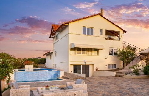 Akrotiri Villa | Villa Elihrisos