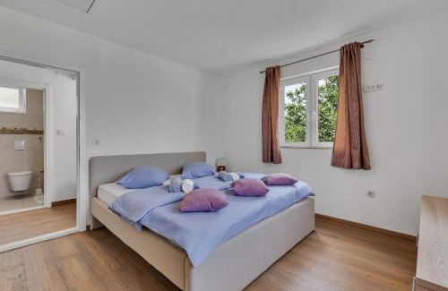 Bast Villa | Villa Ella - swimming pool, garden, baby friendly