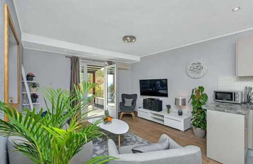 Bast Villa | Villa Ella - swimming pool, garden, baby friendly