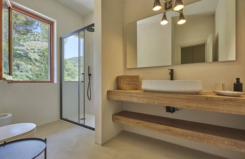 Lacona Villa | Renovated villa surrounded by greenery with swimming pool and air conditioning.1.5km from the sea
