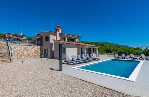 Rasa Casa | Villa Ema, a beautiful villa with a wonderful view of the sea