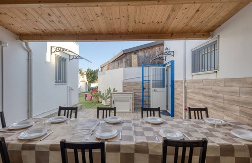 Torre San Giovanni Villa | Villa 'Emanuele Con Piscina' con piscina privada, jardín privado y aire acondicionado