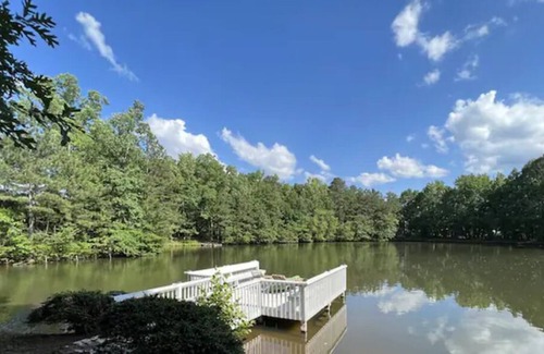 Conyers Villa | Villa Encanto-Lakefront-Pool/Spa. Near Atlanta