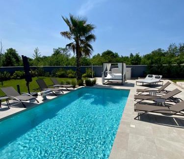 Liznjan Villa | Villa Eni Medulin Sisan heated pool