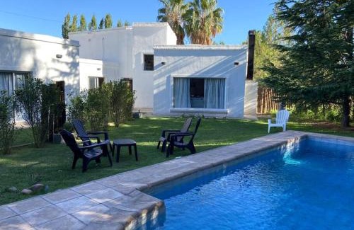 Chacras de Coria Casa | Villa Entre Fresnos