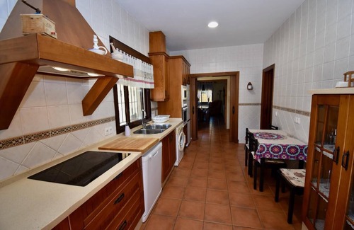 Chiclana de la Frontera Villa | Villa Pinto con fabuloso jardín, area de barbacoa y piscina