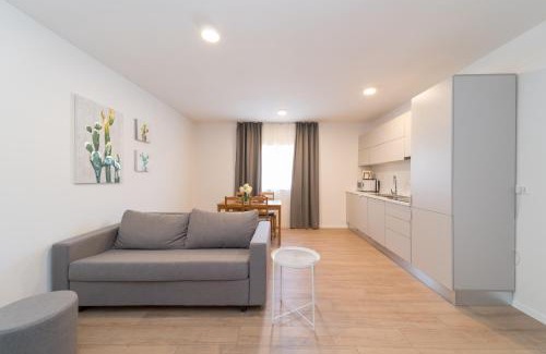 Vilanija Apartamento | Villa Esea: Poolside Paradise & Relaxing Retreats